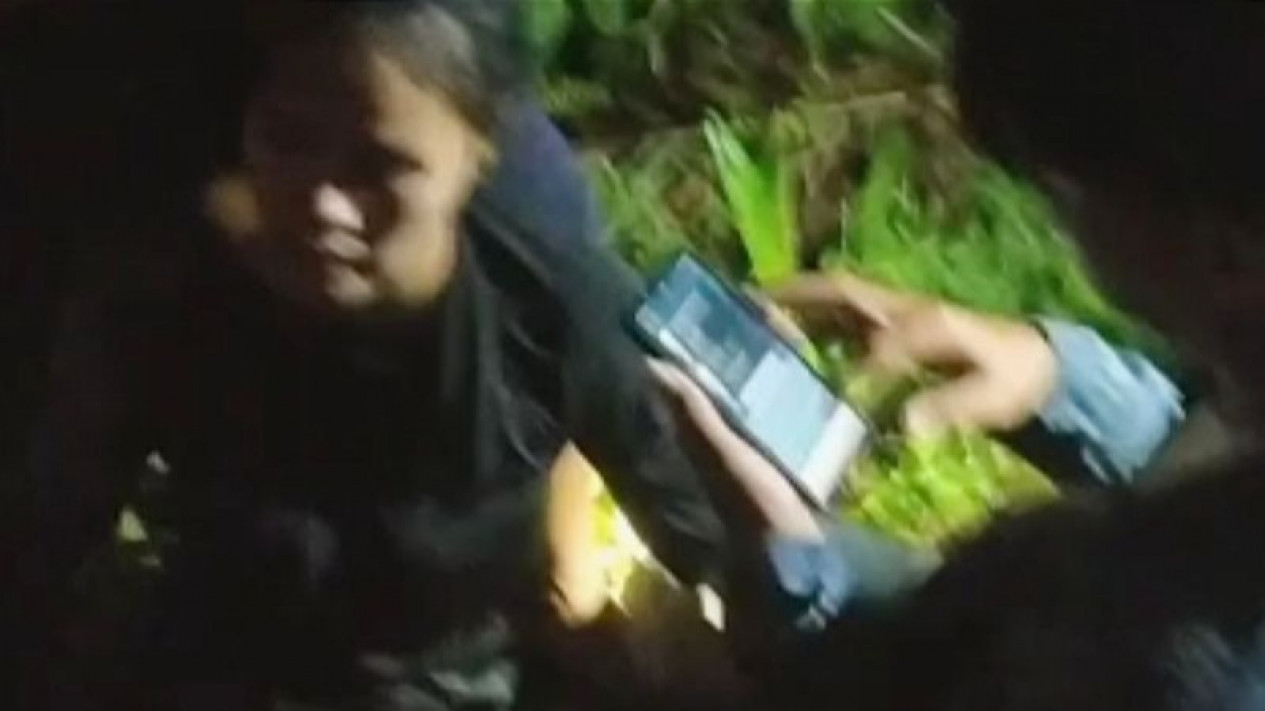 Dihadang Begal, Suami Lari Selamatkan Diri dan Istri Ceburkan Diri ke Sungai
            - galeri foto