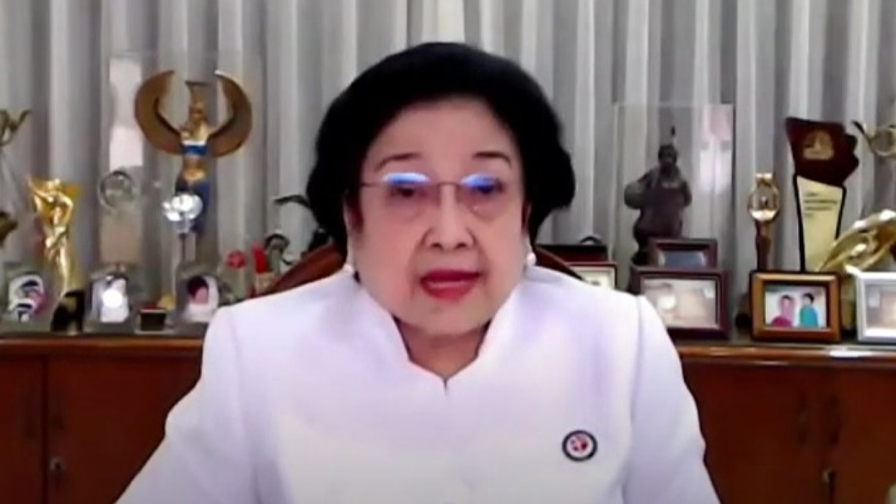 Megawati Sentil Emak-emak Bisa Beli Baju Lebaran Tapi Antre Minyak Goreng: Why?
            - galeri foto