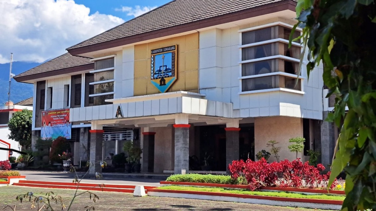 THR ASN Cair, Pemkab Semarang Salurkan Rp 42 Miliar Hari Ini
            - galeri foto