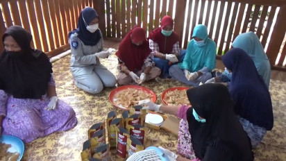 Jelang Lebaran, Perajin Kripik Ikan Simba di Wakatobi Banjir Pesanan