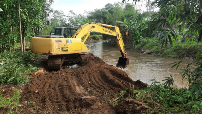 Antisipasi Banjir Susulan, Pemprov Jatim Normalisasi Aliran Sungai Curah Menjangan