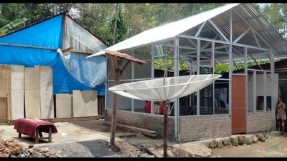 Tak Kunjung dapat Huntara, Korban Gempa Rela Hutang untuk Bangun Rumah Sederhana