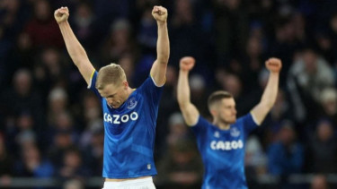 Van de Beek Cedera, Tidak Akan Memperkuat Everton Dalam Derbi Merseryside