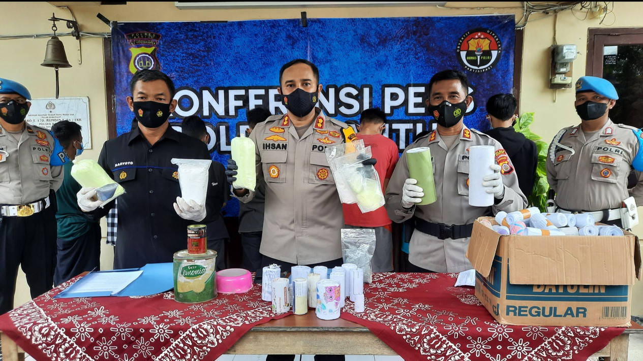 8 Pelajar SD dan SMP di Bantul Terlibat Pembuatan Petasan
            - galeri foto