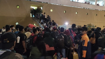 Ratusan Pemudik Tinggalkan Pelabuhan Ahmad Yani Ternate Malam ini