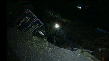 Dua Bangunan Rumah Makan di Sumedang Hancur Terseret Longsor