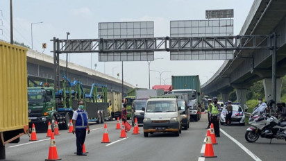 Simulasi Ganjil Genap KM 47 Tol Cikampek Utama Terpantau Lancar