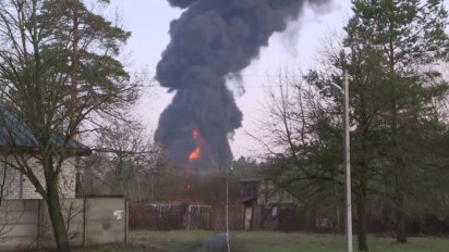 Kebakaran Landa Dua Fasilitas Kilang Minyak di Bryansk Rusia