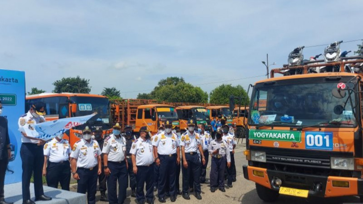 Pemprov DKI Berangkatkan 630 Sepeda Motor Peserta Mudik Gratis
            - galeri foto