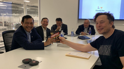 Mengapa Menko Marves Luhut Binsar Pandjaitan Hadiahi Kopiko ke Bos Tesla Elon Musk?