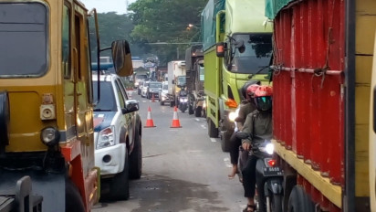 Evakuasi Kecelakaan Truk Tronton Belum Usai, Jalur Mudik Semarang-Solo Macet