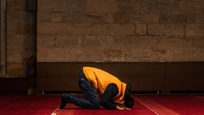 Sholat Mencegah Perbuatan Keji dan Munkar