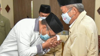 Lazim Dilakukan saat Lebaran, Begini Pandangan Islam Soal Budaya Cium Tangan