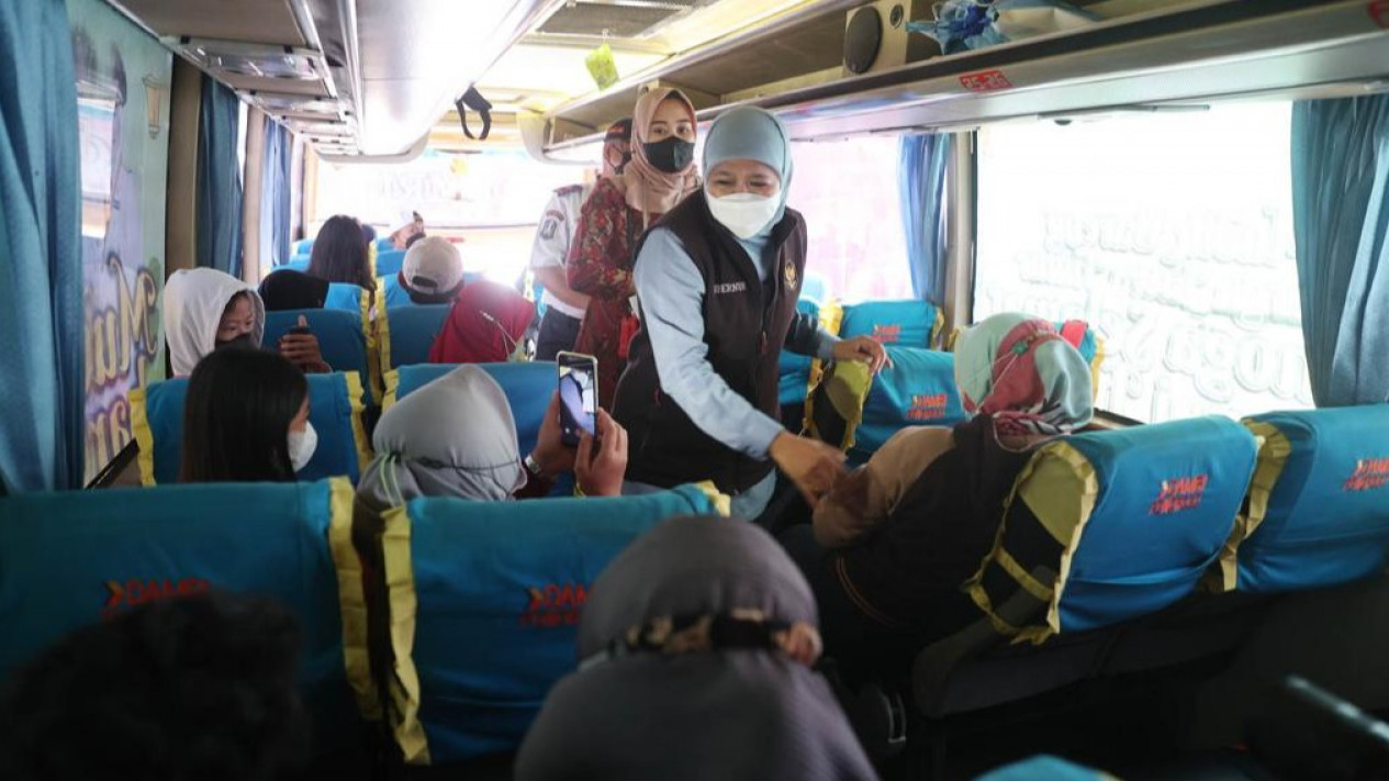 Mudik Gratis, Gubernur Jatim Berangkatkan 3650 Pemudik
            - galeri foto