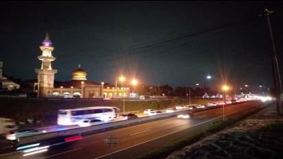 Puncak Arus Mudik, Tol Semarang Macet Panjang pada Jumat Malam