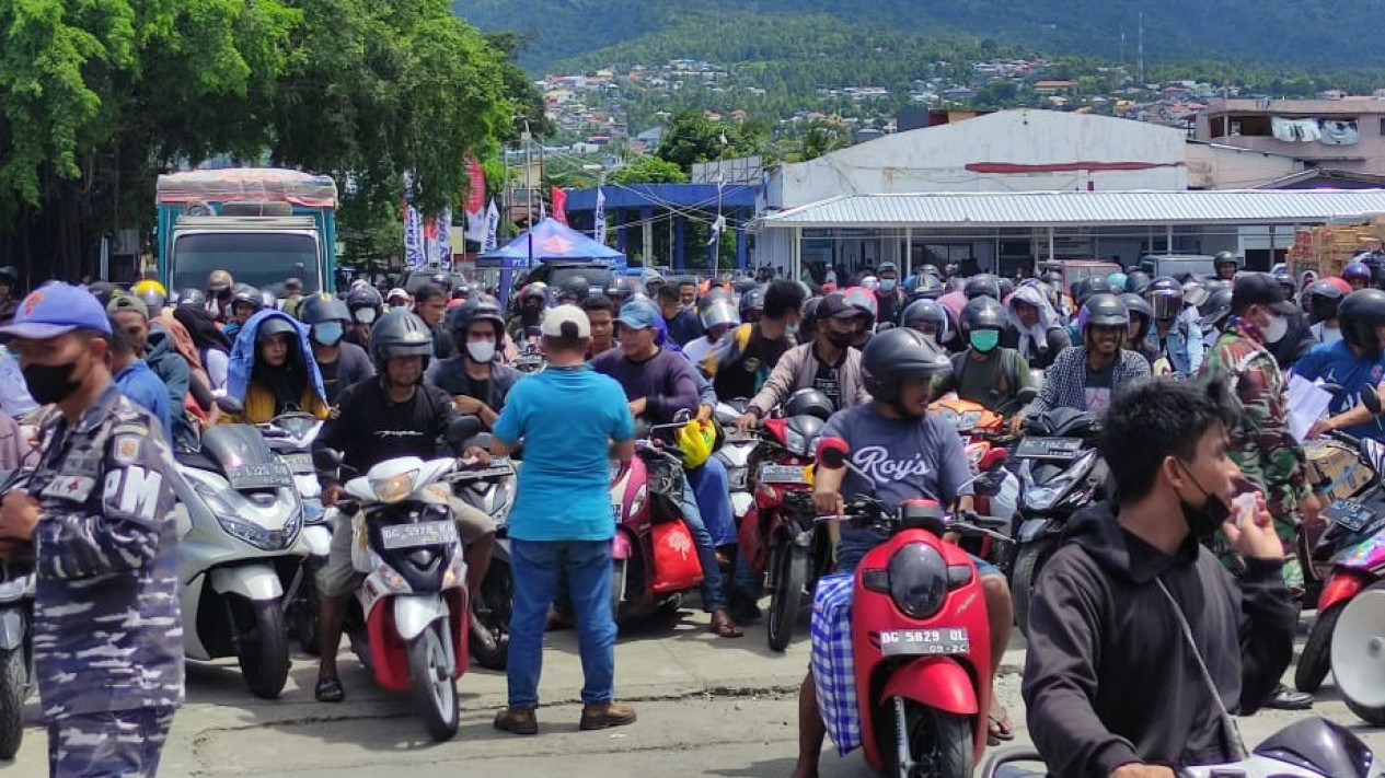 Ribuan Pemudik Antar-Pulau Tinggalkan Pelabuhan Bastiong Ternate
            - galeri foto