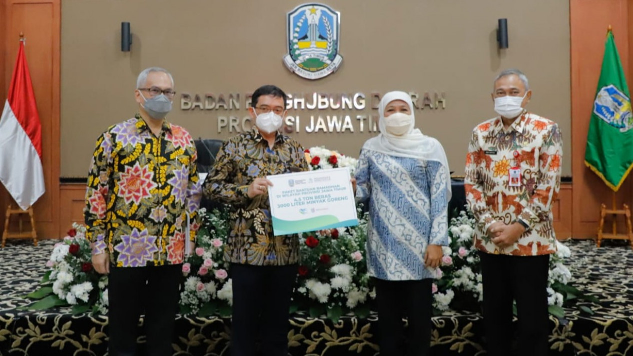 Sebanyak 4,5 Ton Beras dan 3000 Minyak Goreng Disalurkan untuk Masyarakat Jawa Timur
            - galeri foto