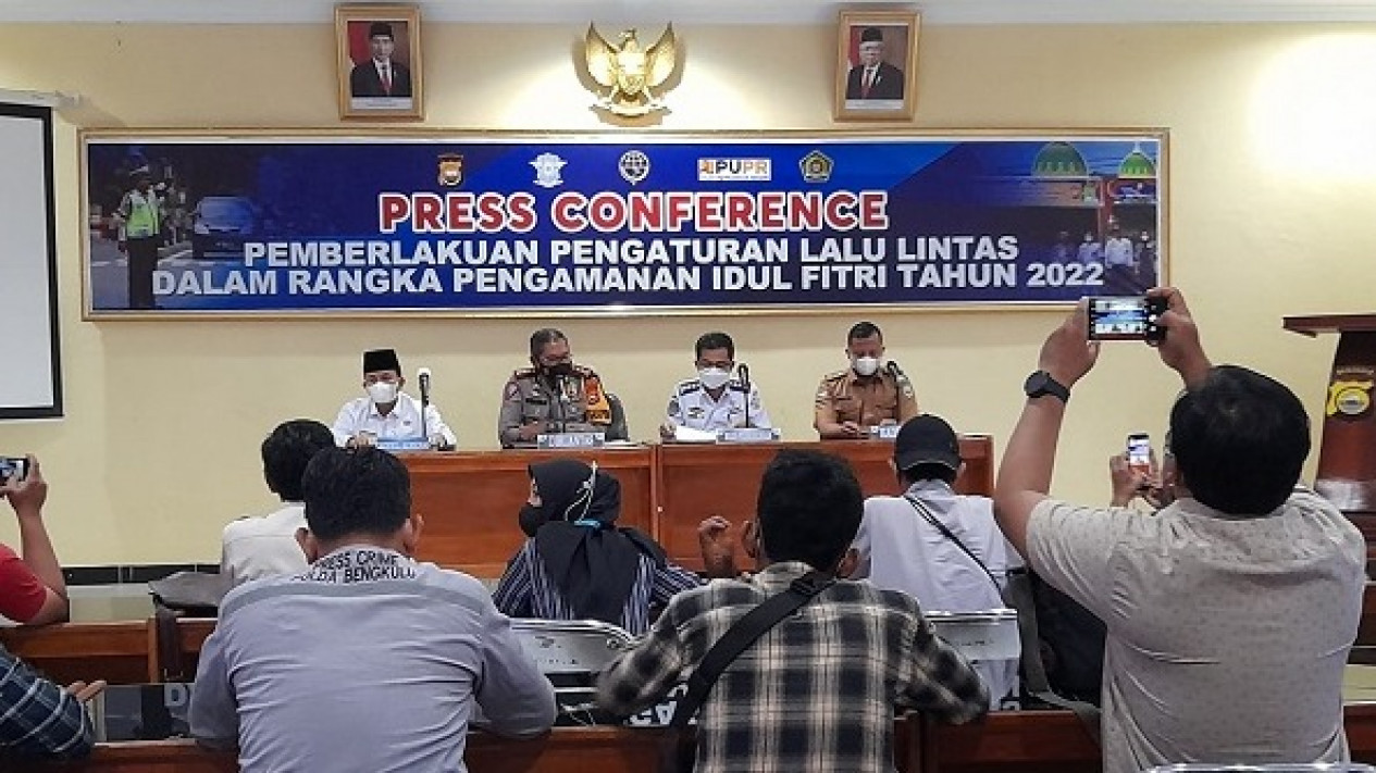 Kemenag Bengkulu Larang Warga untuk Takbir Keliling
            - galeri foto