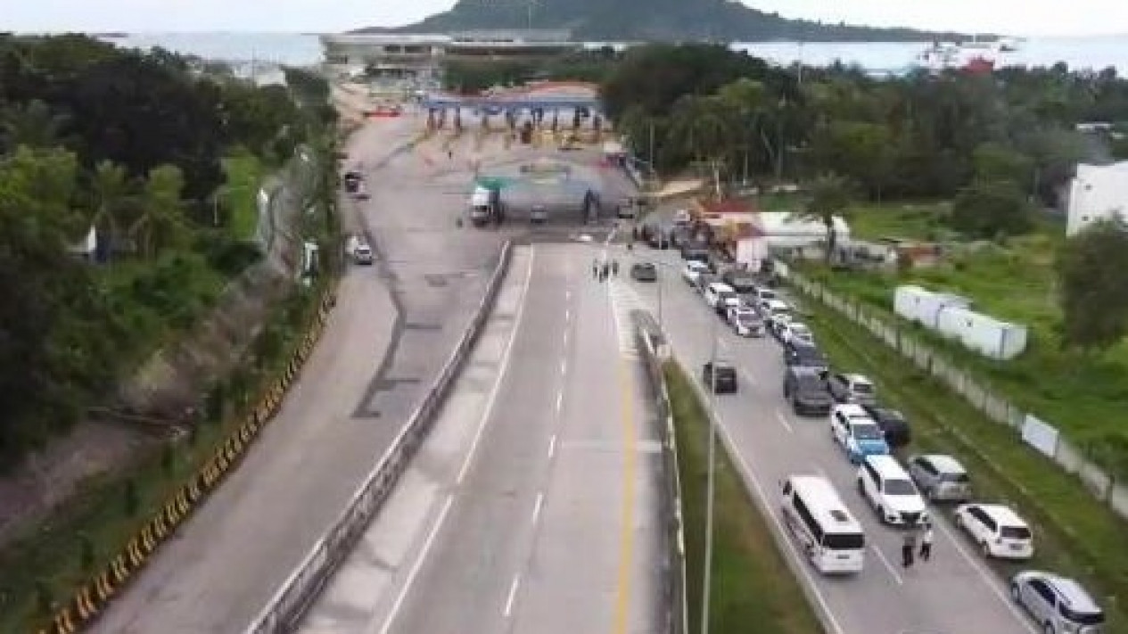 Beri Rasa Aman, Polisi Kawal Gratis Pemudik Motor di Lampung Sampai ke Tujuan
            - galeri foto