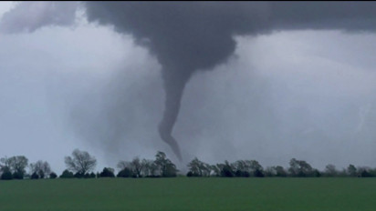 Terjangan Badai Tornado di Kansas AS Rusak Rumah Warga dan Putuskan Aliran Listrik