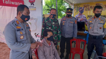 Pemudik Terjaring Razia di Pelabuhan Poto Tano Sumbawa Barat Langsung Divaksin di Tempat