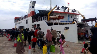 Ratusan Pemudik Kapal Gelombang 3 Tiba di Pelabuhan Kendal