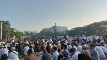 Warga Bandung Melaksanakan Shalat Id di Lapangan Gasibu