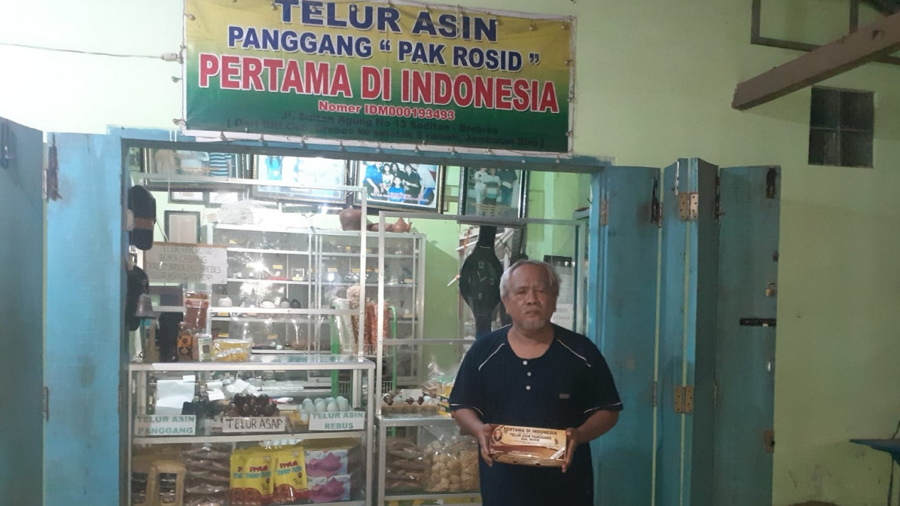 Telur Asin Panggang Rosid dari Brebes, Diburu Pemudik saat Lebaran
            - galeri foto