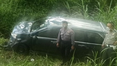 Diduga Hindari Rem Mendadak, Sebuah Mobil di Malang Masuk Jurang