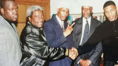 Ini Para Mualaf Juara Dunia Tinju yang Ikut Berhari Raya