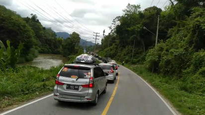 Macet! Jalinsum Menuju Objek Wisata Aek Sijorni Tapsel