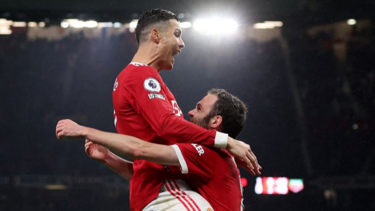 Roy Keane yakin Cristiano Ronaldo Bertahan di Old Trafford
            - galeri foto
