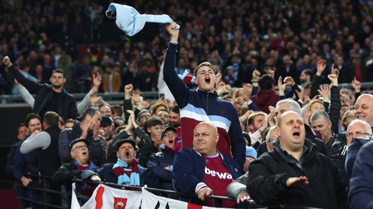 Suporter West Ham Diserang Jelang Semifinal Liga Europa
            - galeri foto