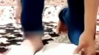 Viral, Seorang Remaja Tantang Umat Muslim Sambil Injak Al-Quran