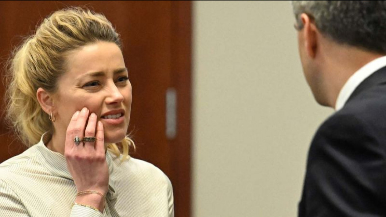Dituduh Rusak Nama Johnny Depp, Amber Heard Mengaku Itu Menyakitkan
            - galeri foto