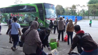 Bus Terjebak Macet, Ratusan Penumpang Terlantar di Terminal Purbaya