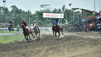 Covid-19 Mereda, Tradisi Pacuan Kuda di Pesisir Kebumen Kembali Digelar