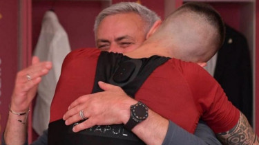 Tangis Haru Mourinho dan Rekor Baru