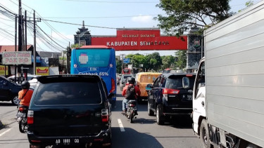 Macet Sepanjang 6 KM, Akibat Arus Wisata di Perbatasan Semarang-Ungaran