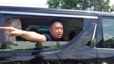 Viral Penumpang Alphard Maki Polisi, Diduga Pelat Mobil Tak Sesuai Standar