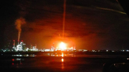 Heboh, Sekitar Kilang Pertamina Balongan Api Menyala Sangat Besar