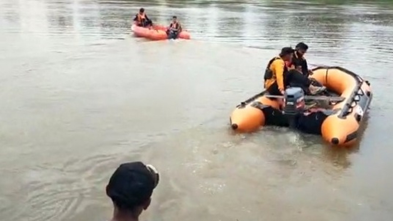 Balita 2 Tahun Tenggelam di Sungai Musi Saat Sedang Mandi Bersama Ibunya
            - galeri foto