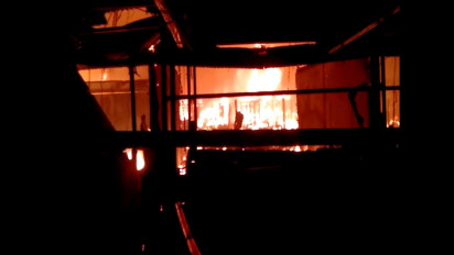 Kebakaran Hebat Hanguskan Ratusan Kios Pedagang di Pasar Wosi Manokwari