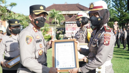 Ungkap Kasus Tabrak Lari Kurang dari 6 Jam, Kapolresta Denpasar Hadiahi 8 Personel Satlantas
