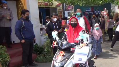 Puluhan Warga Batu Dapat Telepon dari OTK, Ternyata Dapat Hadiah Kejutan dari Polisi