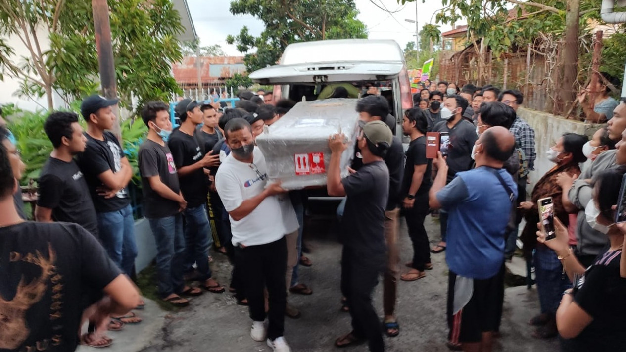 2 Mahasiswa Asal Sumatera Tewas Dibantai di Yogyakarta, Keluarga Korban di Pematangsiantar Histeris
            - galeri foto