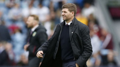 Steven Gerrard  Yakin Aston Villa Dapat Cari Kelemahan Liverpool