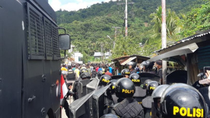 TNI Polri Bubarkan Unjuk Rasa Penolakan DOB di Jayapura