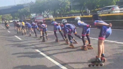 Viral Bermain Sepatu Roda di Jalan Raya, Perserosi DKI Sampaikan Maaf