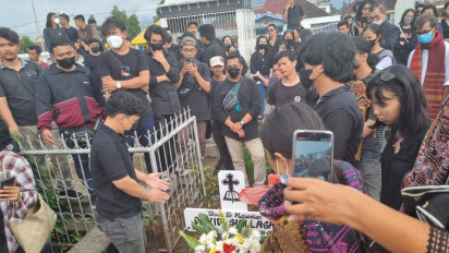 Mahasiswa Korban Pembunuhan di Yogyakarta Dimakamkan, Ratusan Pelayat Antar Jenazah dengan Tangisan